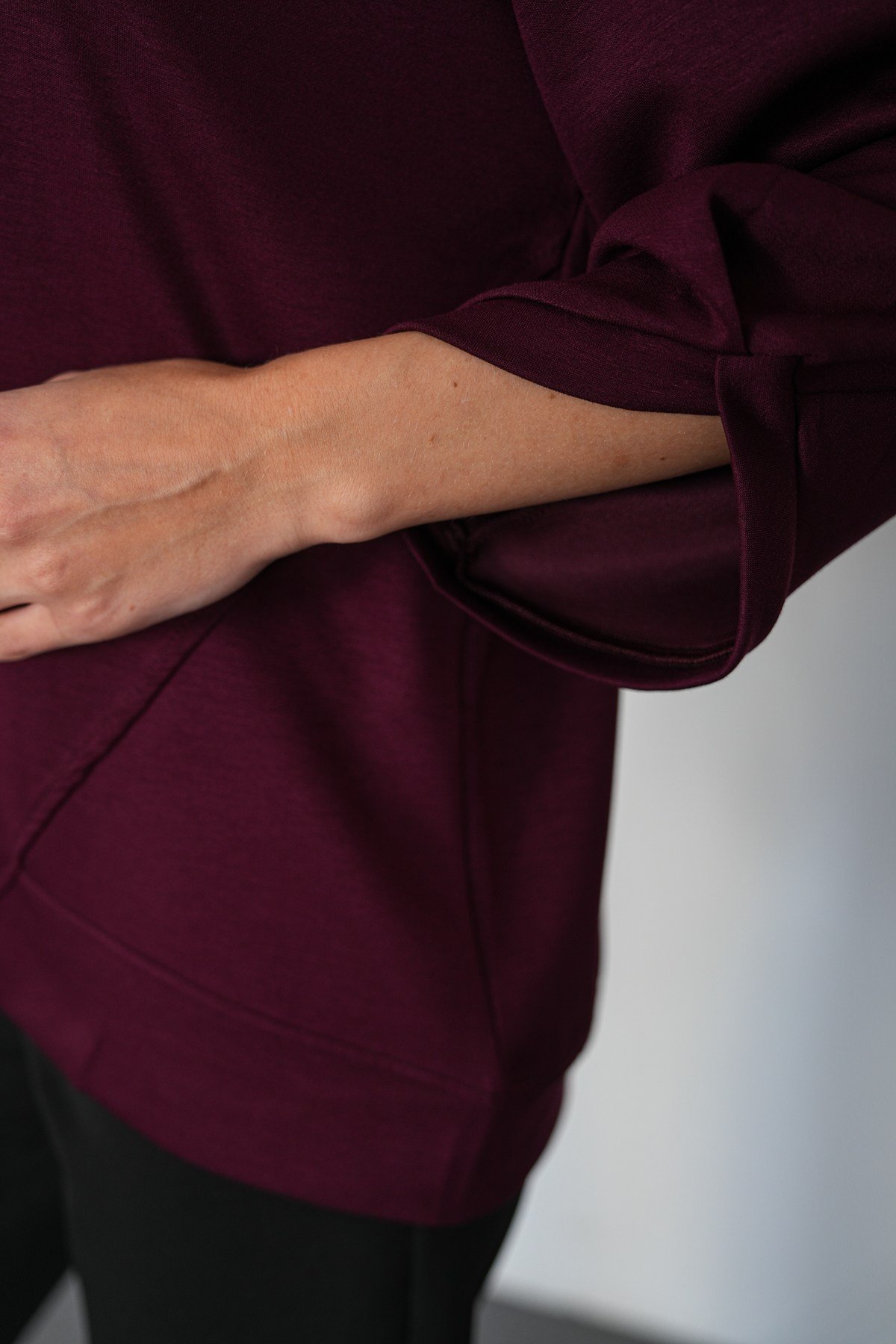Asimetrik Dikiş Detaylı Kolyeli Sweat