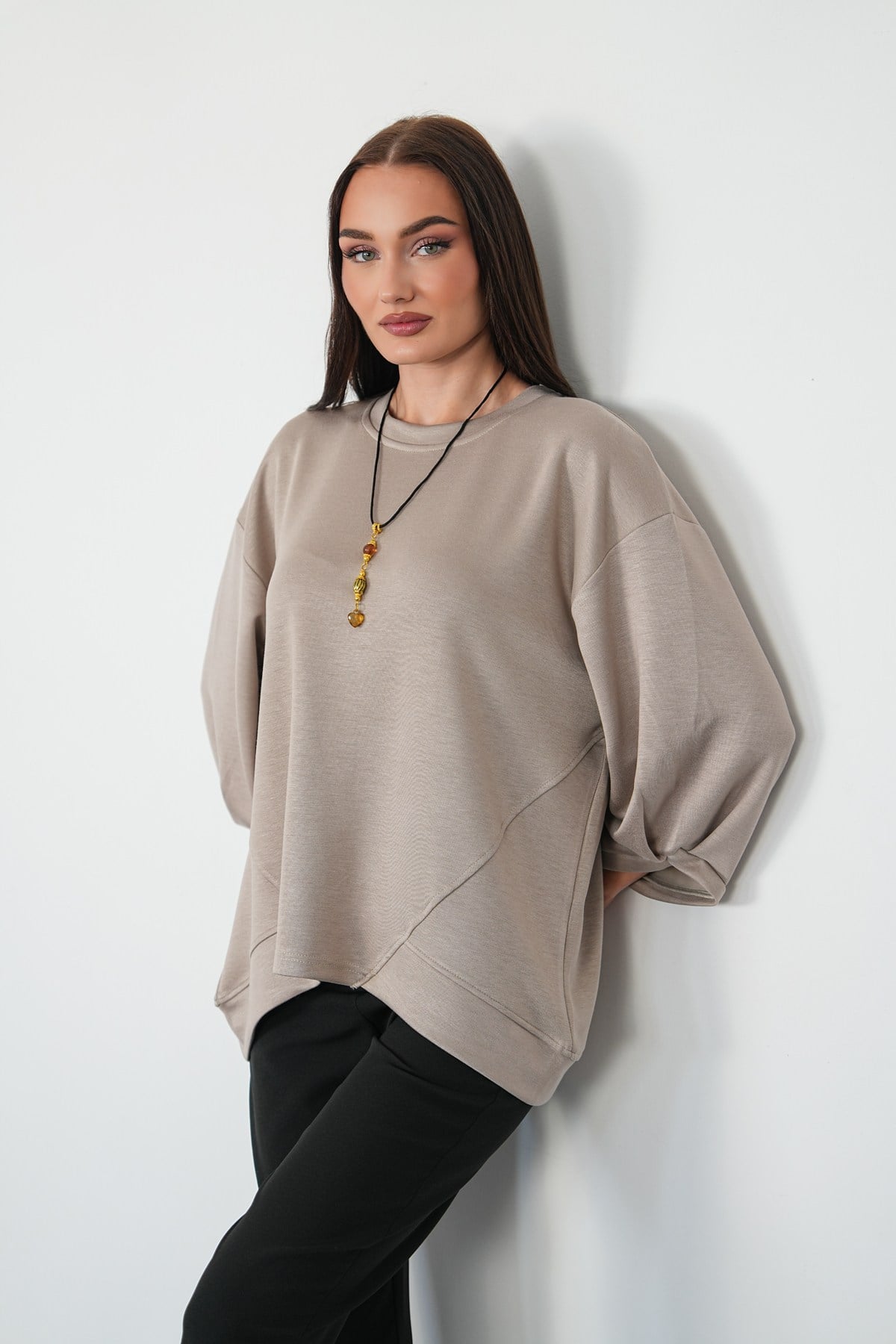 Asimetrik Dikiş Detaylı Kolyeli Sweat