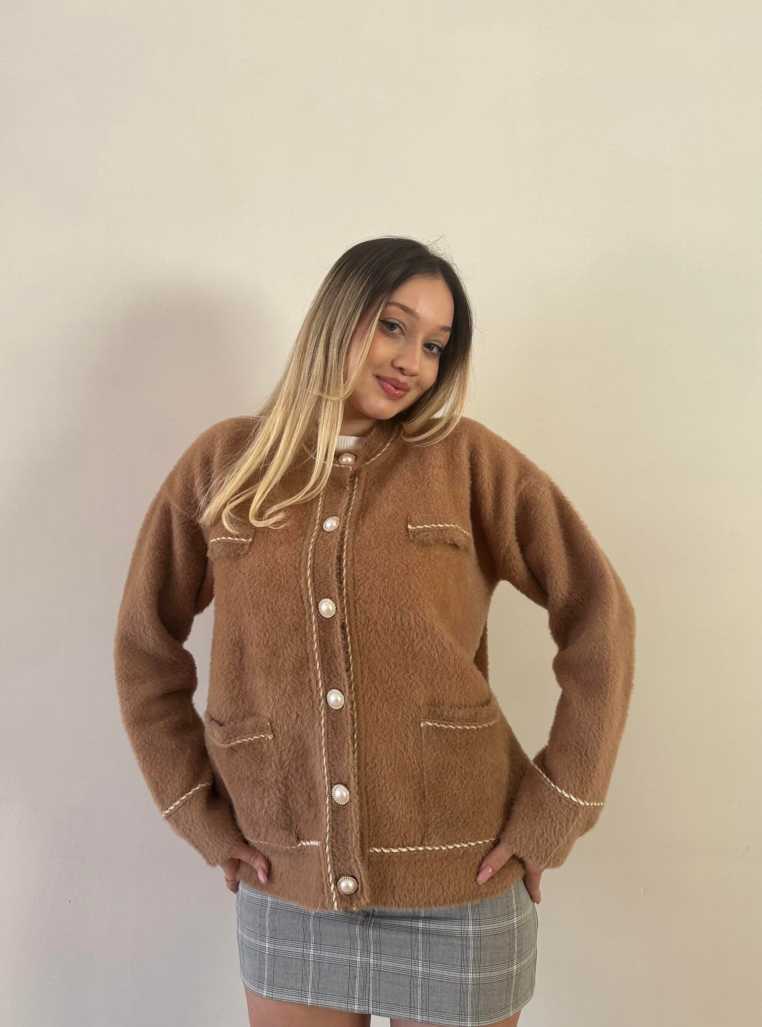 İNCİ DÜĞMELİ AKSESUARLI PREMIUM HIRKA-CAMEL