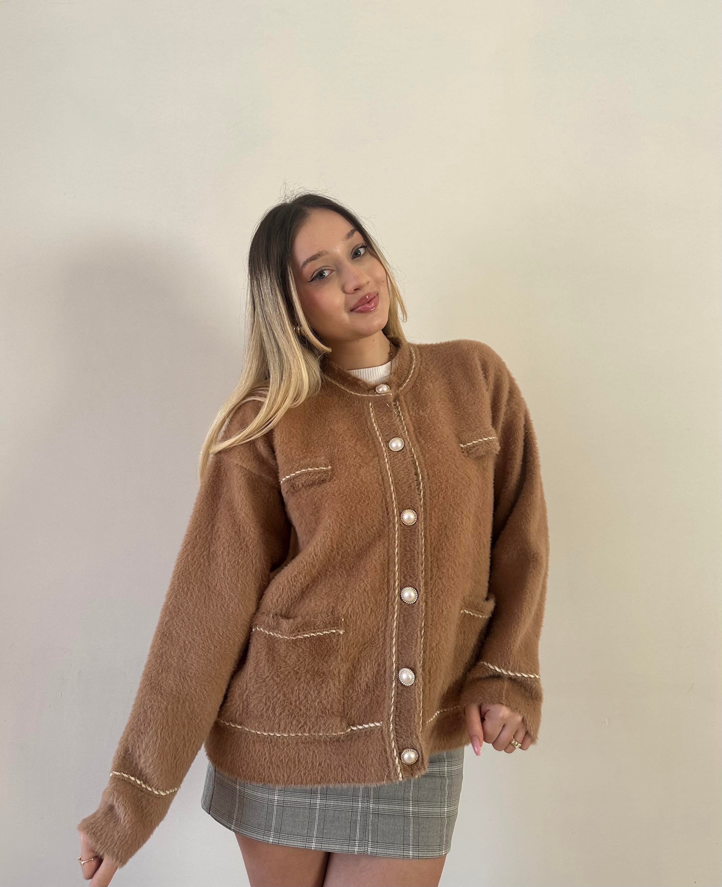 İNCİ DÜĞMELİ AKSESUARLI PREMIUM HIRKA-CAMEL