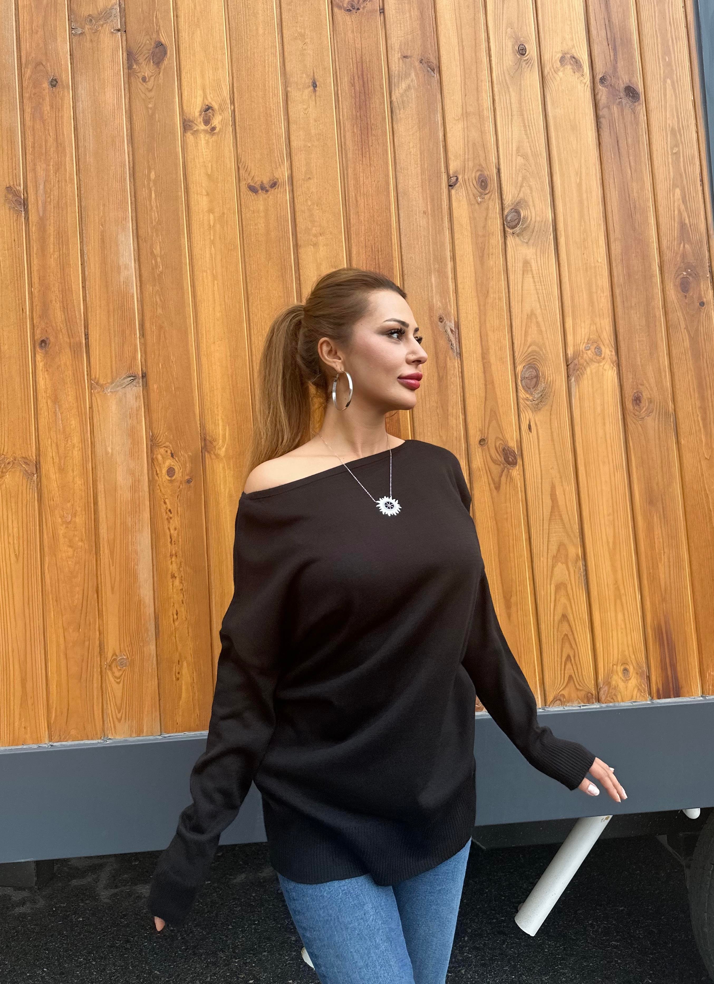 Kayık Yaka Triko Siyah
