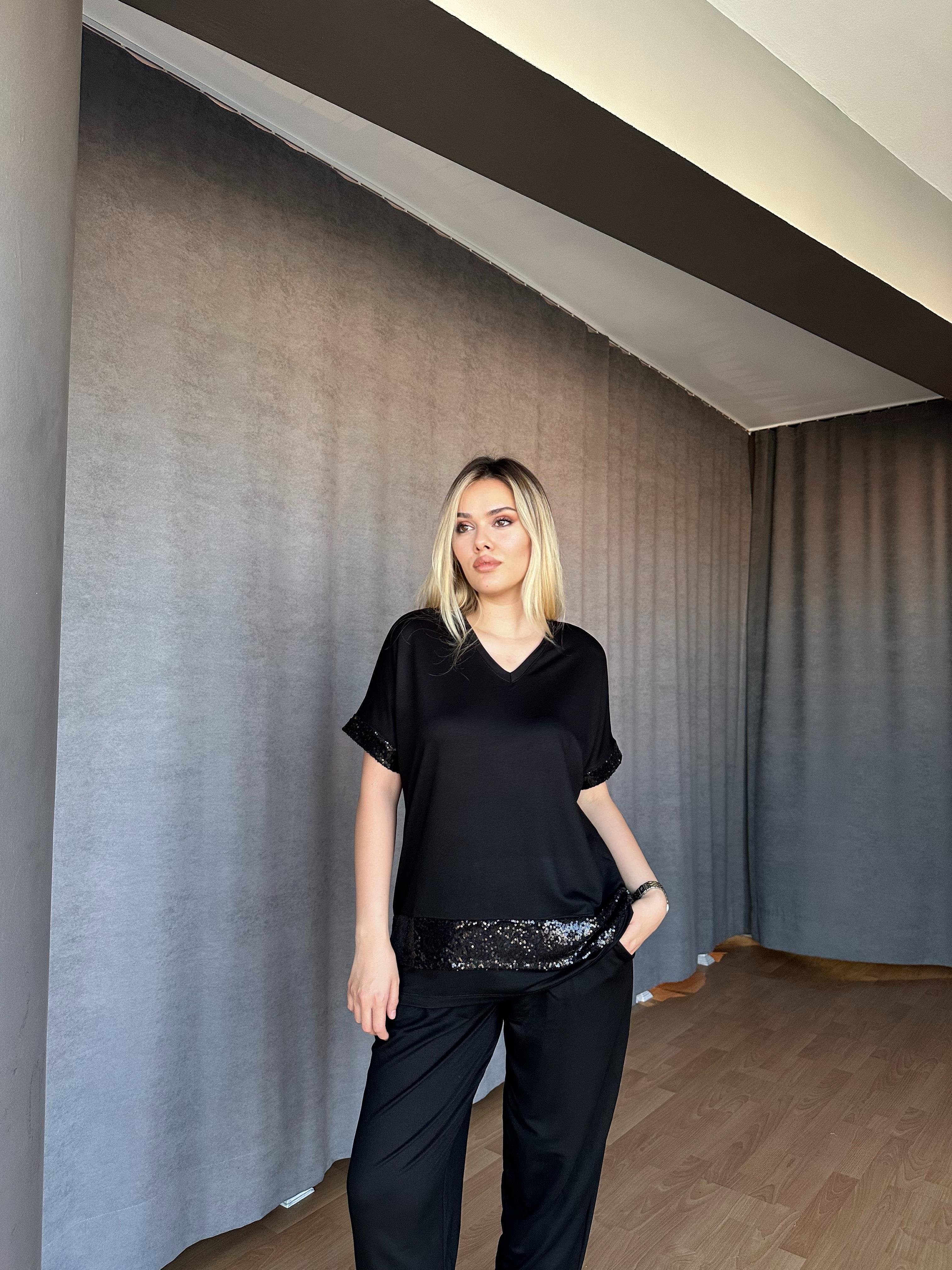 Kısa Kollu Pul Payet Detaylı Takım