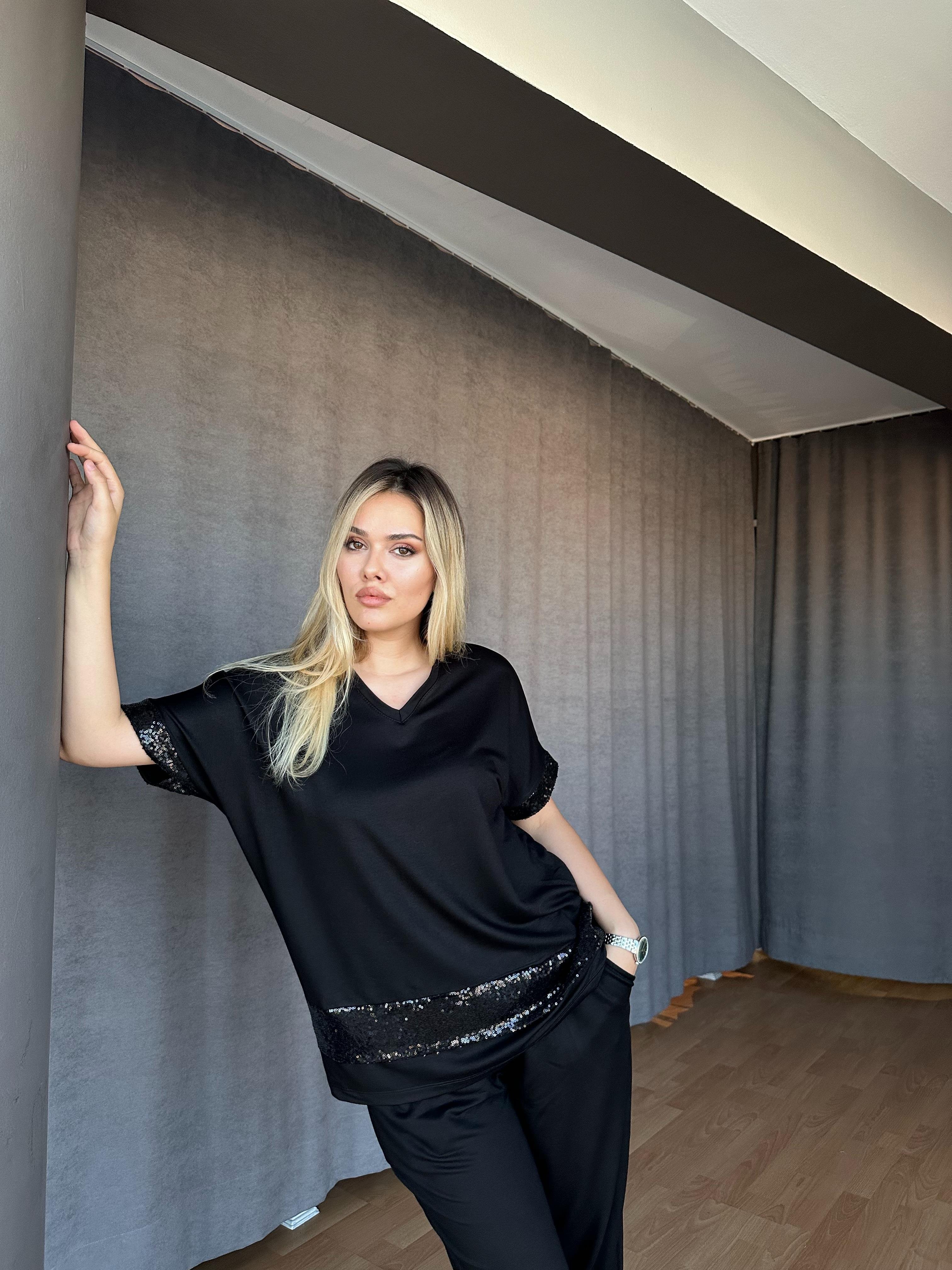 Kısa Kollu Pul Payet Detaylı Takım