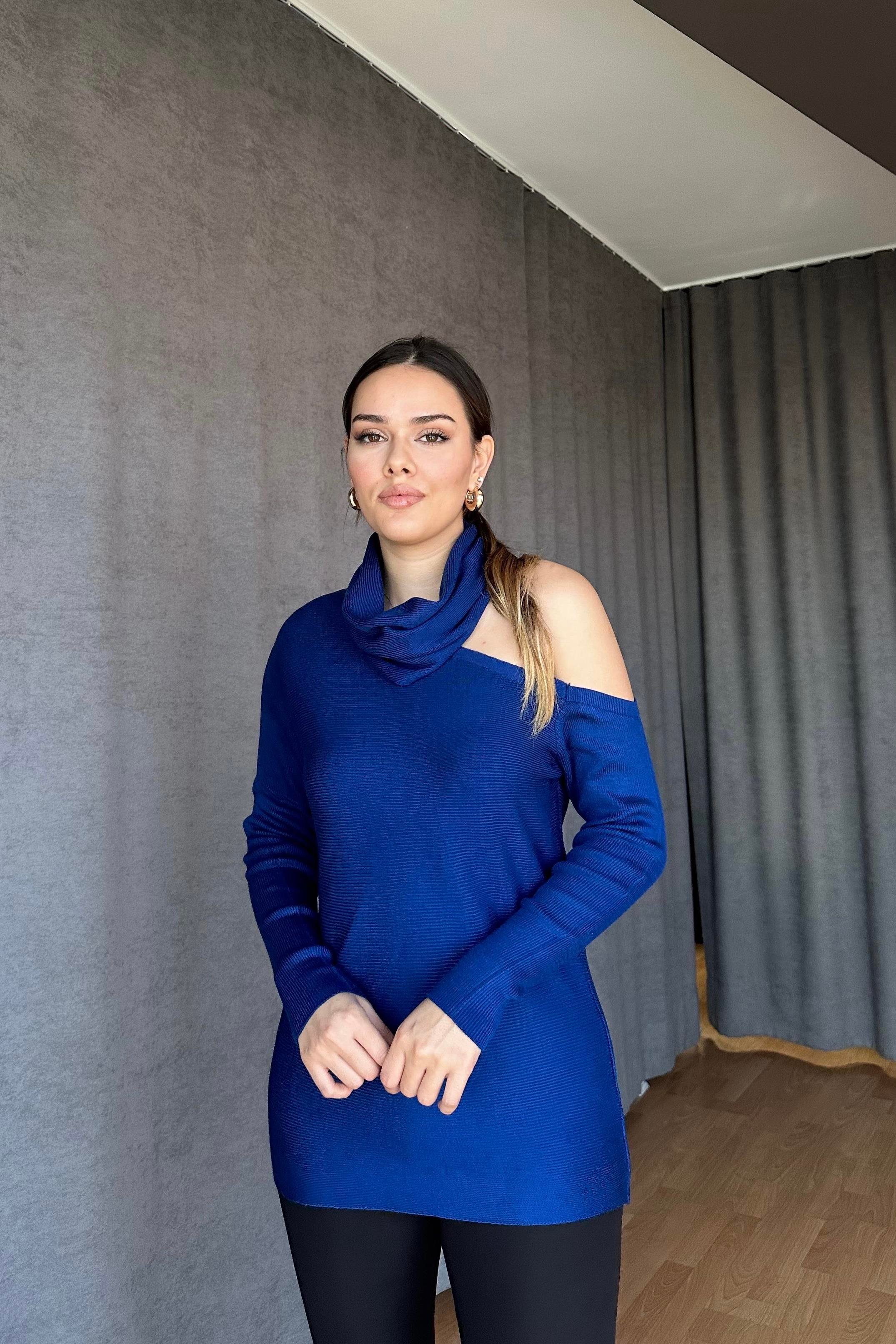 Omzu Açık Degaje Yaka Triko Kazak - Saks Mavi