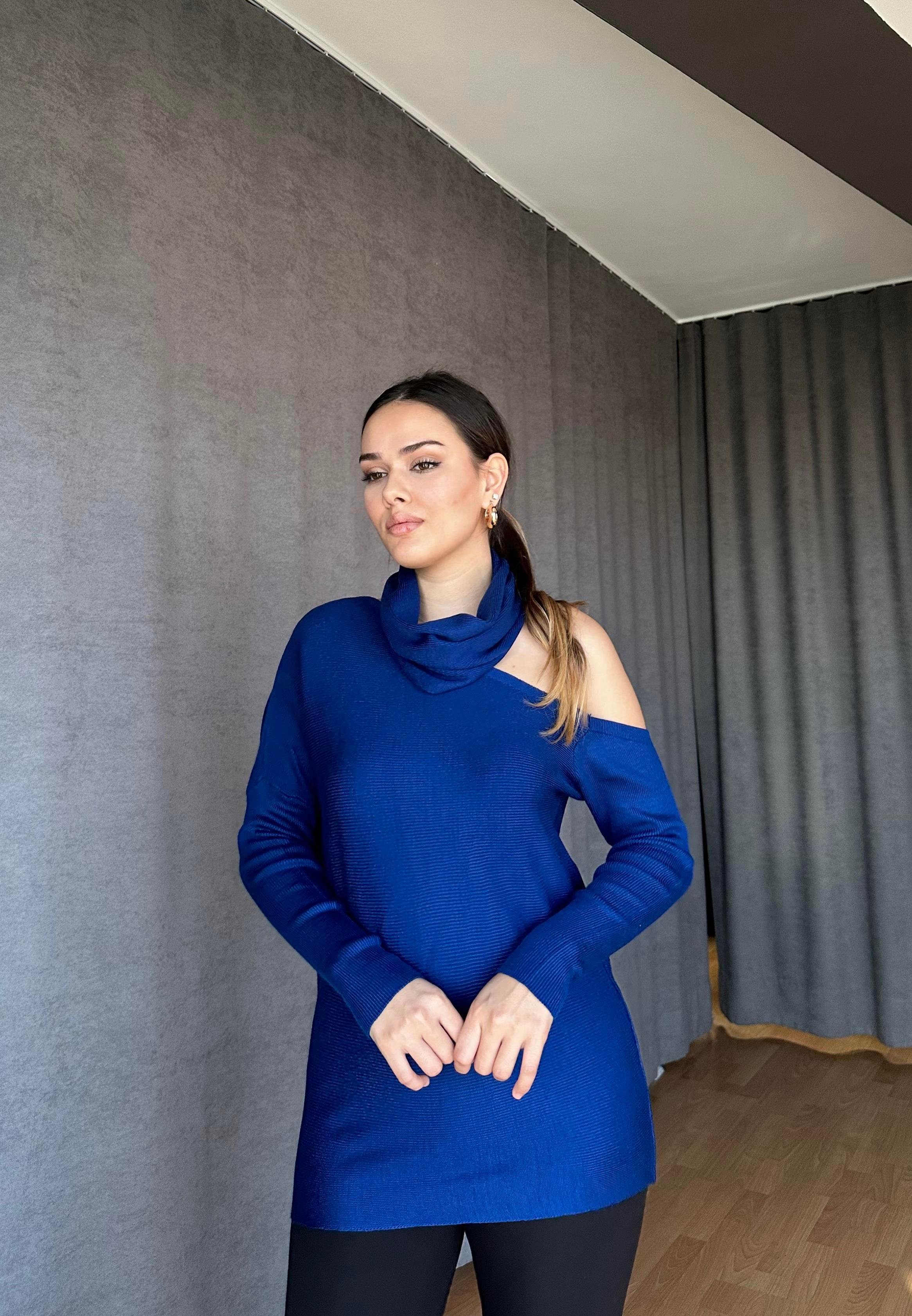 Omzu Açık Degaje Yaka Triko Kazak - Saks Mavi