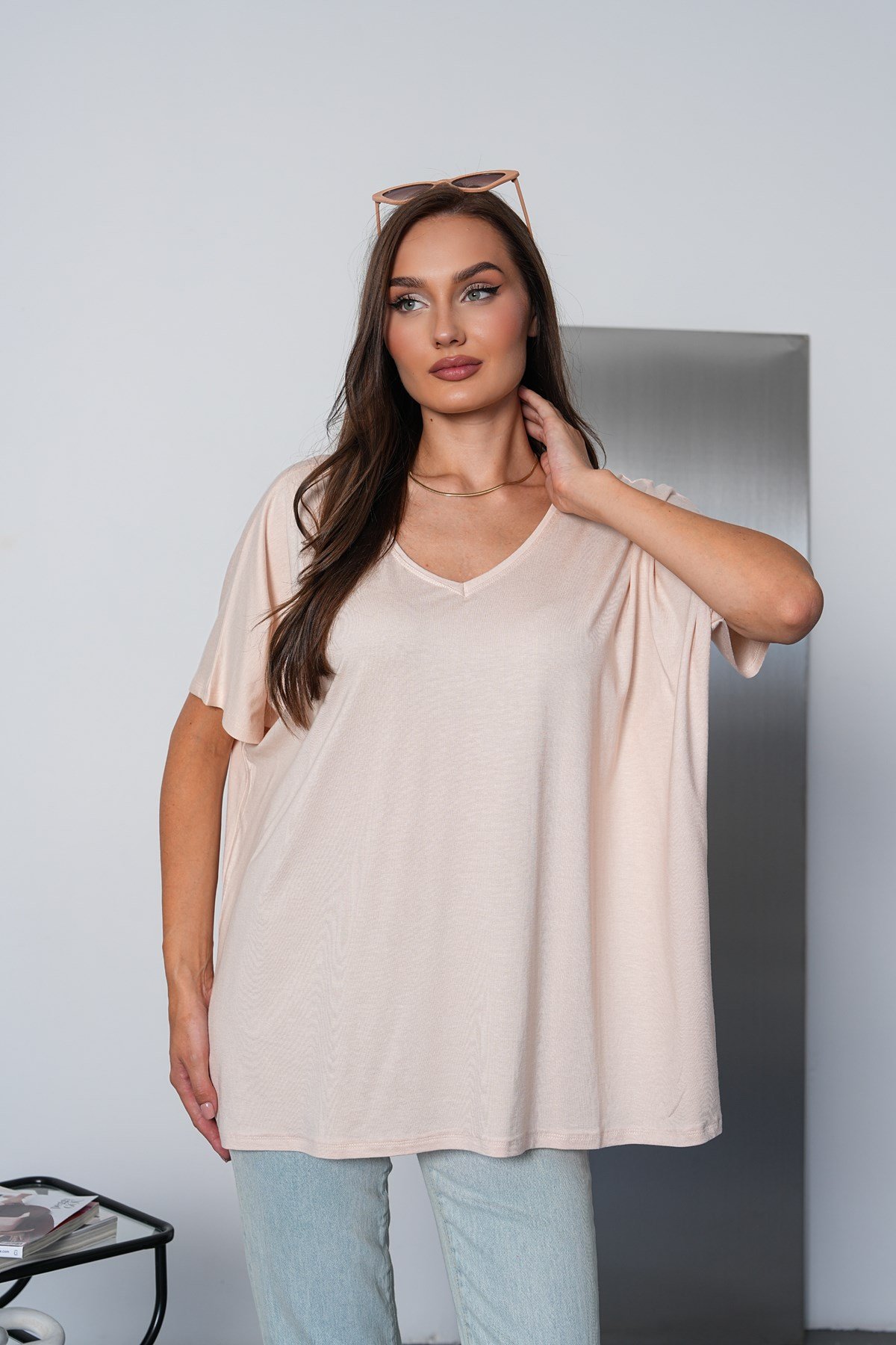Oversize V Yaka Viskon T-Şhirt-Pudra