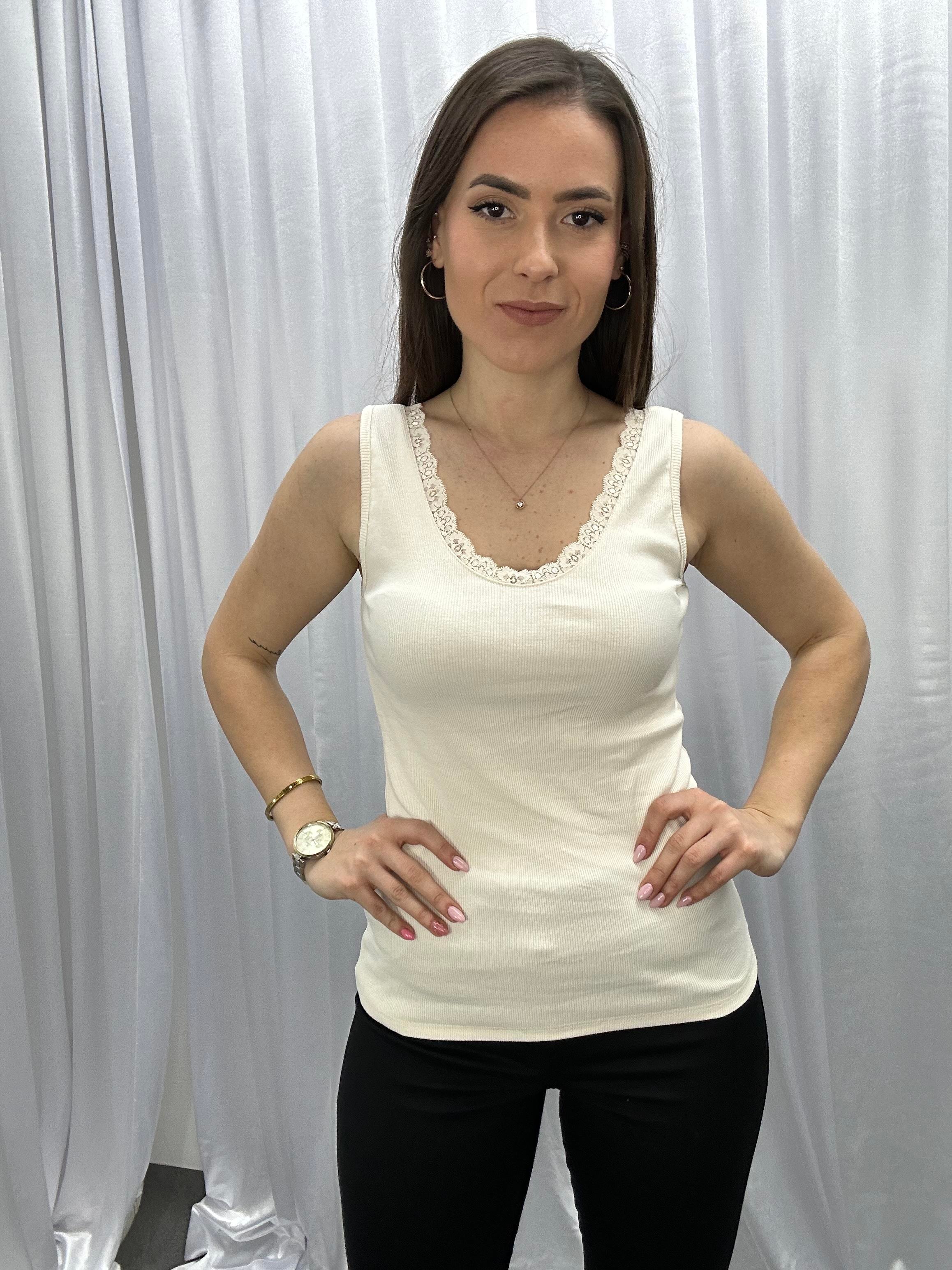 Yaka Dantelli Atlet Ekru-İsveç