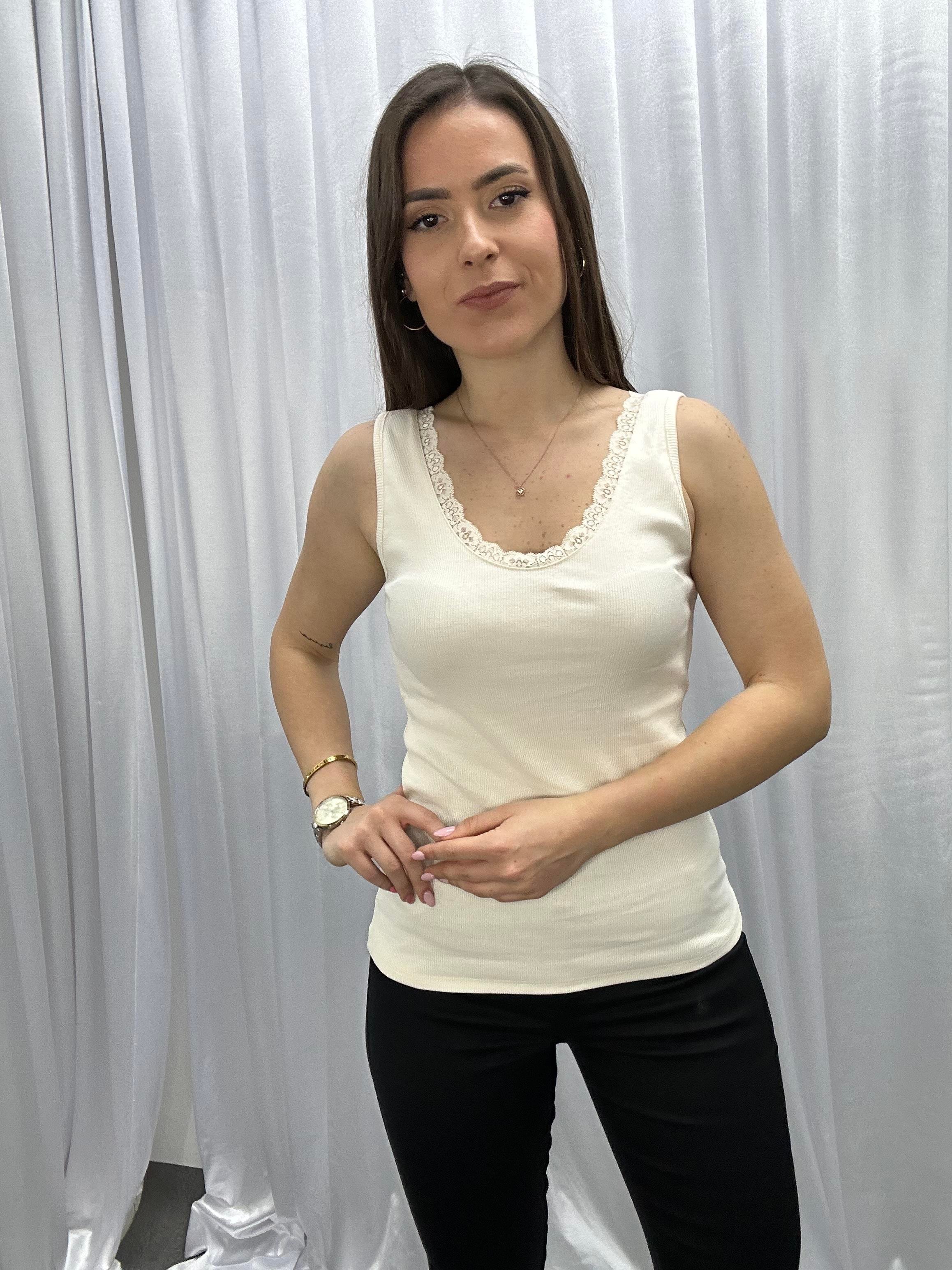 Yaka Dantelli Atlet Ekru-İsveç