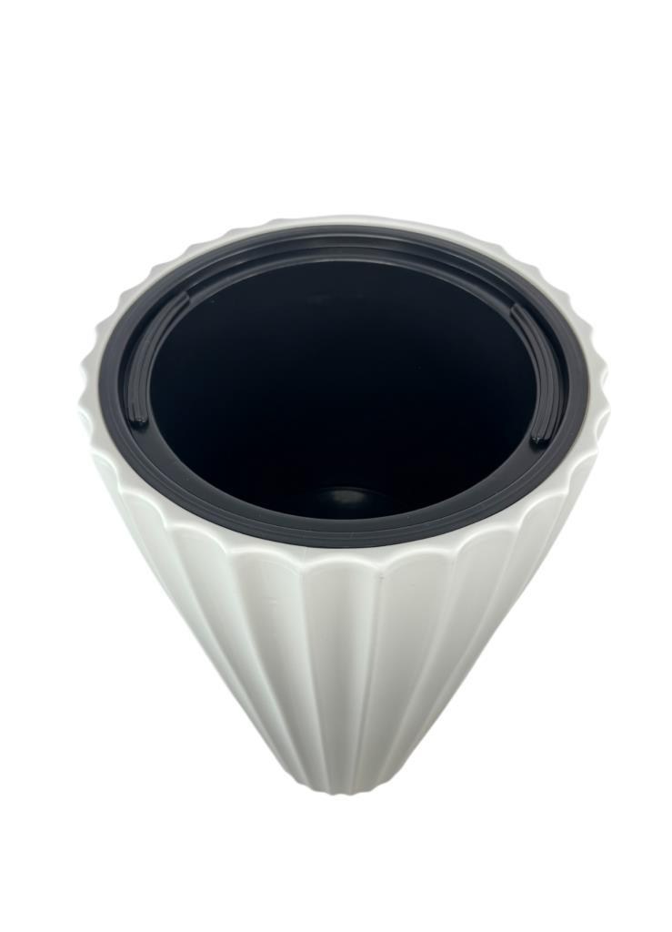 Beyaz Lilyum Model Vazo Dekoratif Plastik Saksı 57cm 9 Litre İç Hacim Estetik ve Modern Tasarım