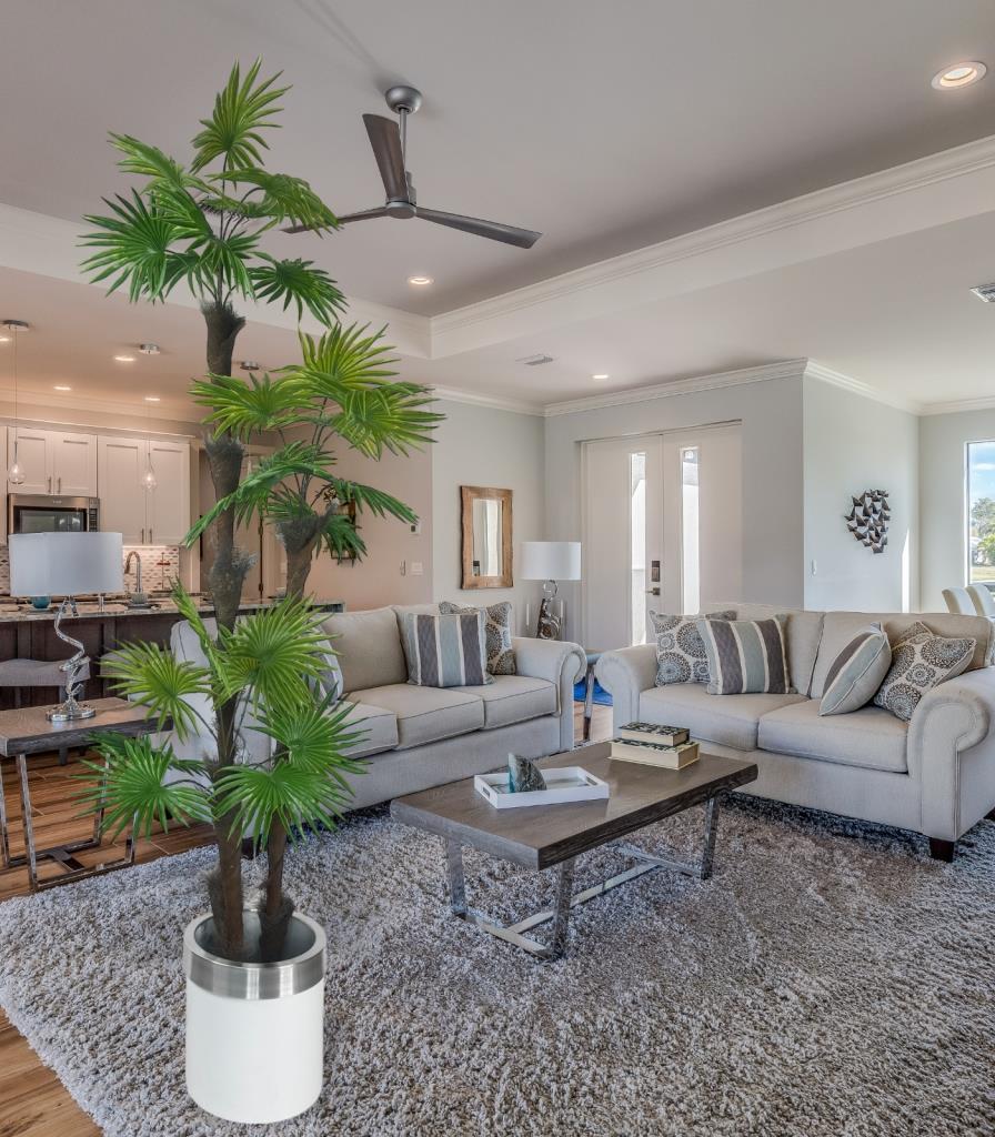 Yapay Ağaç Palmiye Fanpalm 3Katlı 24Yaprak Gümüş Kemerli Beyaz Saksıda 165*65cm