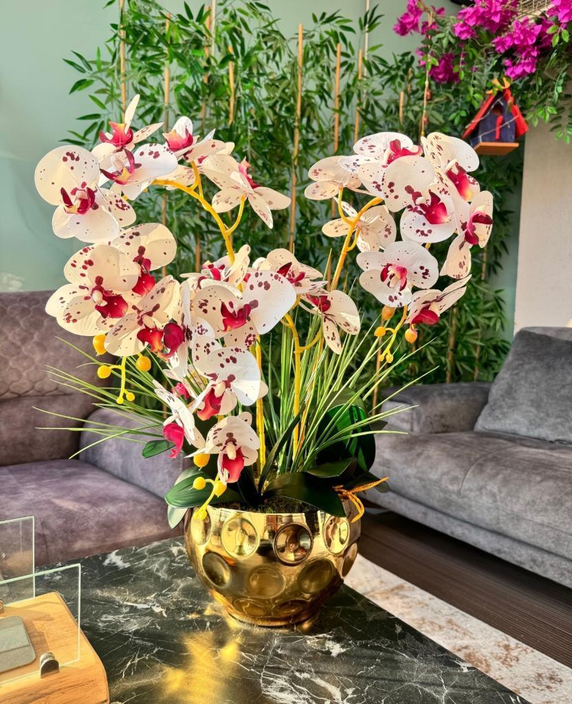 Yapay Çiçek 4lü Bordo Çilli Beyaz Islak Orkide Metal Yuvarlak Gold Vazoda Orkide 50cm