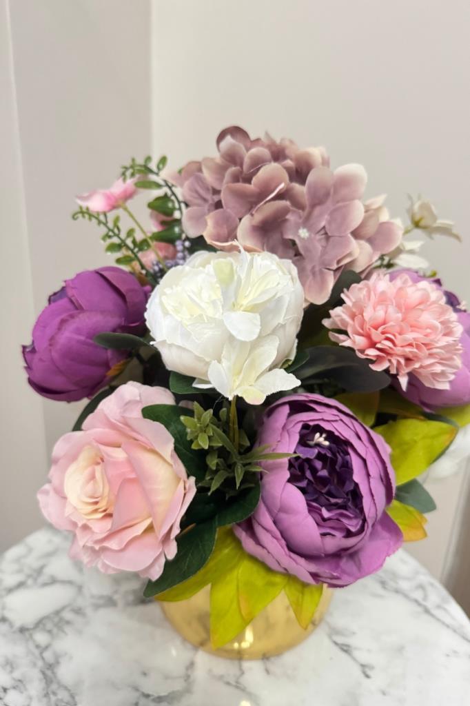 Yapay Çiçek Aranjmanı Gold Metal Vazoda Şakayık Gül Ve Krizantem Salon Çiçeği