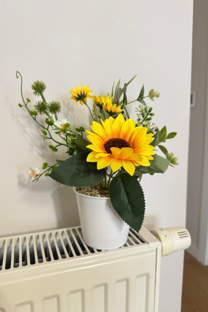 Yapay Çiçek Ay Çiçeği Aranjmanı Beyaz Plastik Saksılı 25cm Dekoratif Süs Çiçeği