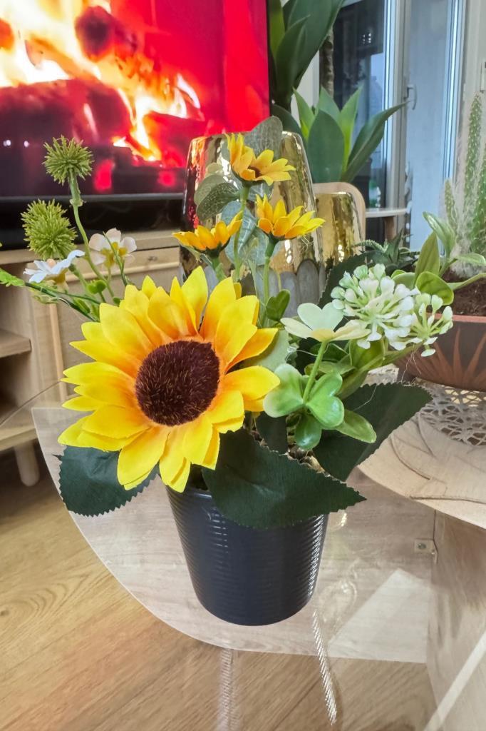 Yapay Çiçek Ay Çiçeği Aranjmanı Siyah Plastik Saksılı 25cm Dekoratif Süs Çiçeği