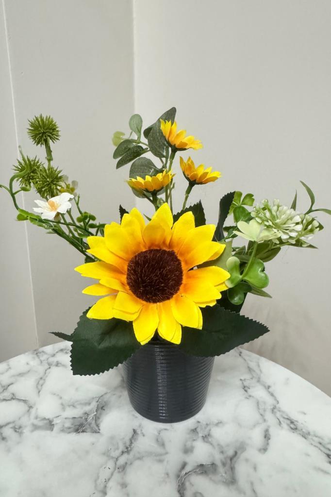 Yapay Çiçek Ay Çiçeği Aranjmanı Siyah Plastik Saksılı 25cm Dekoratif Süs Çiçeği