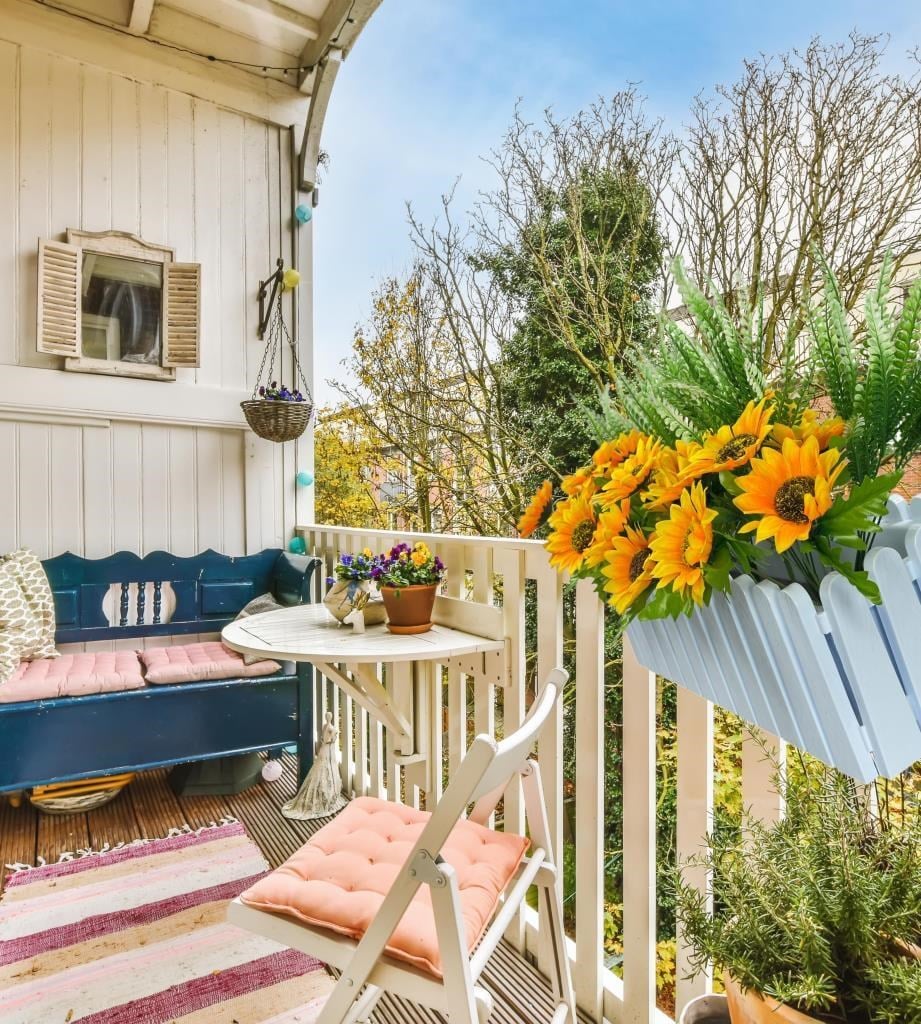 Yapay Çiçek Beyaz Çit Balkon Saksısı Ay Çiçekli 55*20cm