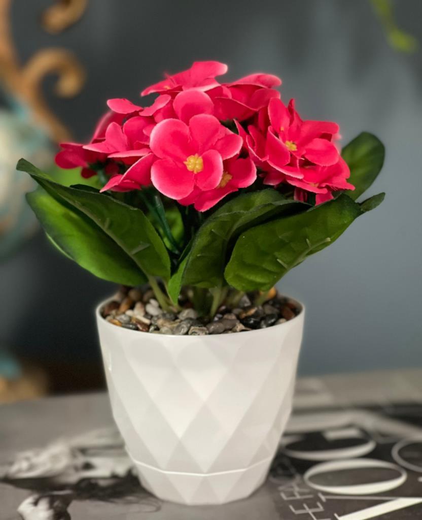 Yapay Çiçek Beyaz Saksıda Kadife Menekşe Gerçekçi Doku Çakıl Taşlı FUŞYA