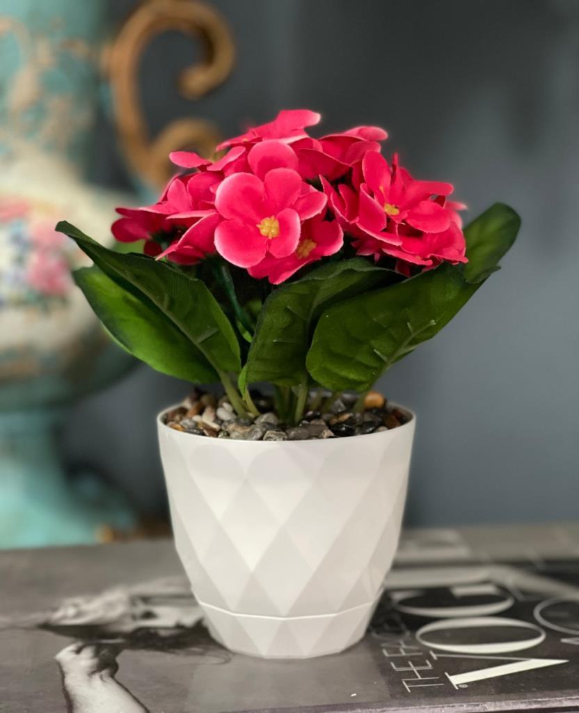 Yapay Çiçek Beyaz Saksıda Kadife Menekşe Gerçekçi Doku Çakıl Taşlı FUŞYA