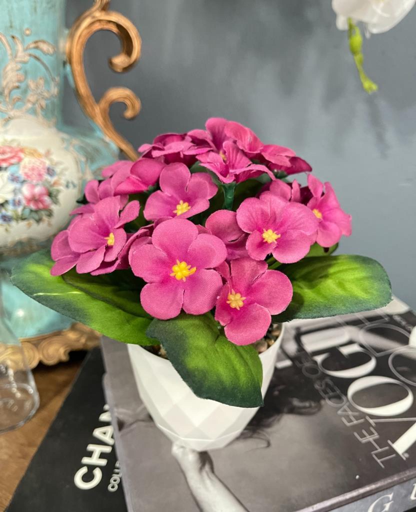 Yapay Çiçek Beyaz Saksıda Kadife Menekşe Gerçekçi Doku Çakıl Taşlı PEMBE