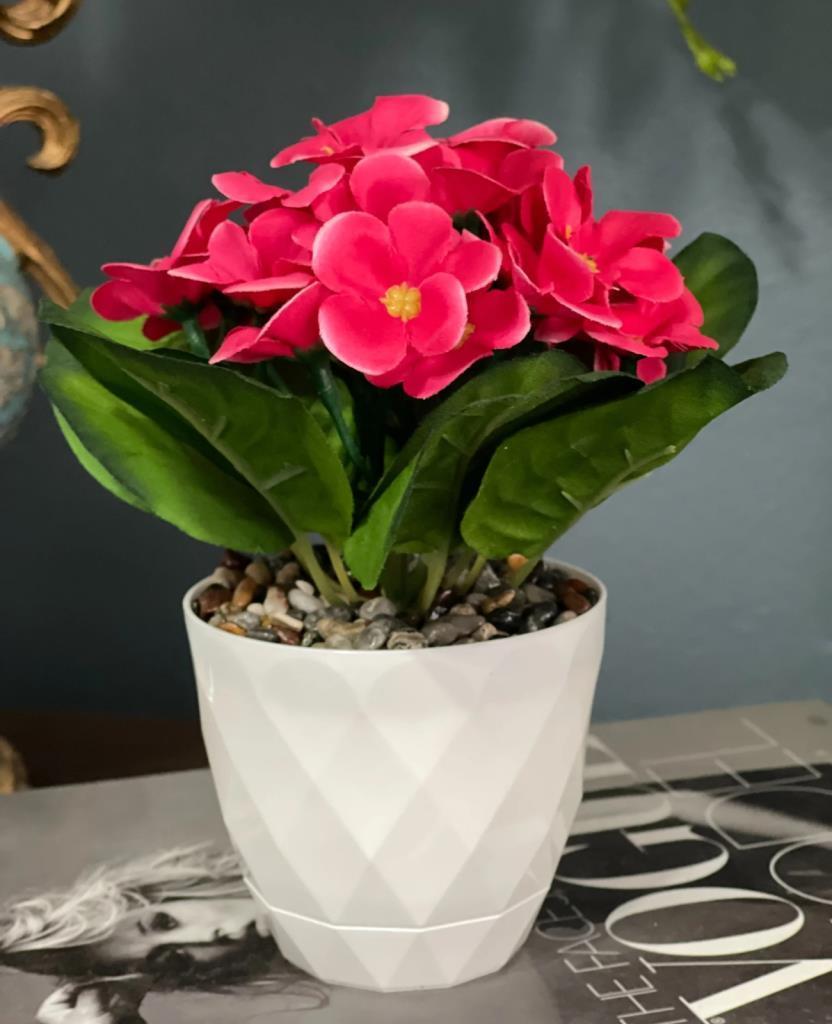 Yapay Çiçek Beyaz Saksıda Kadife Menekşe Gerçekçi Doku Çakıl Taşlı FUŞYA