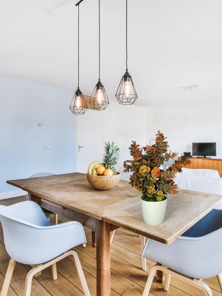 Yapay Çiçek Beyaz Saksıda Okaliptus Şimşir Demeti Pudralı Pastel Turuncu Dekoratif Yapay Bitki