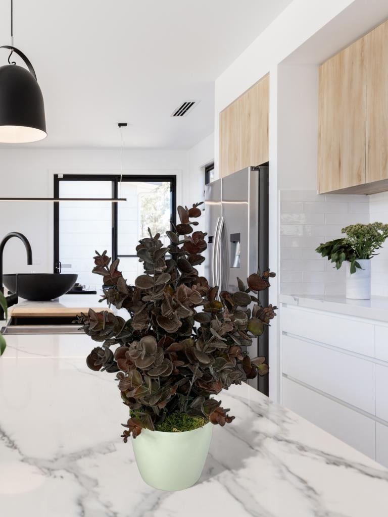 Yapay Çiçek Beyaz Saksıda Okaliptus Şimşir Demeti Pudralı Pastel Kahverengi Dekoratif Yapay Bitki