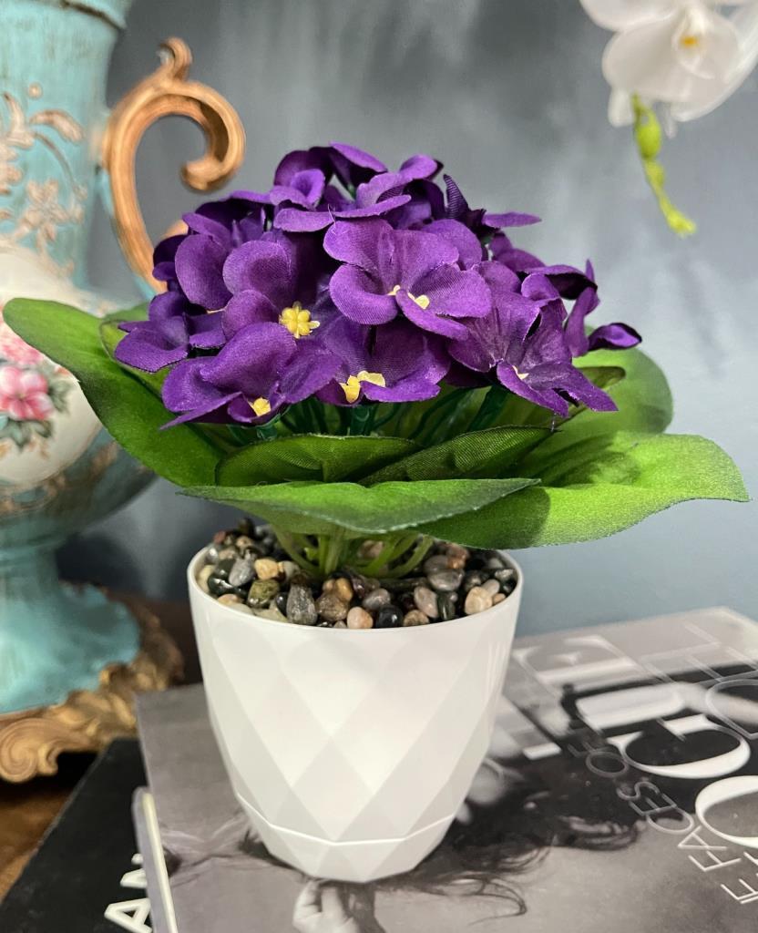 Yapay Çiçek Kadife Menekşe Gerçekçi Doku Beyaz Saksıda Çakıl Taşlı MOR