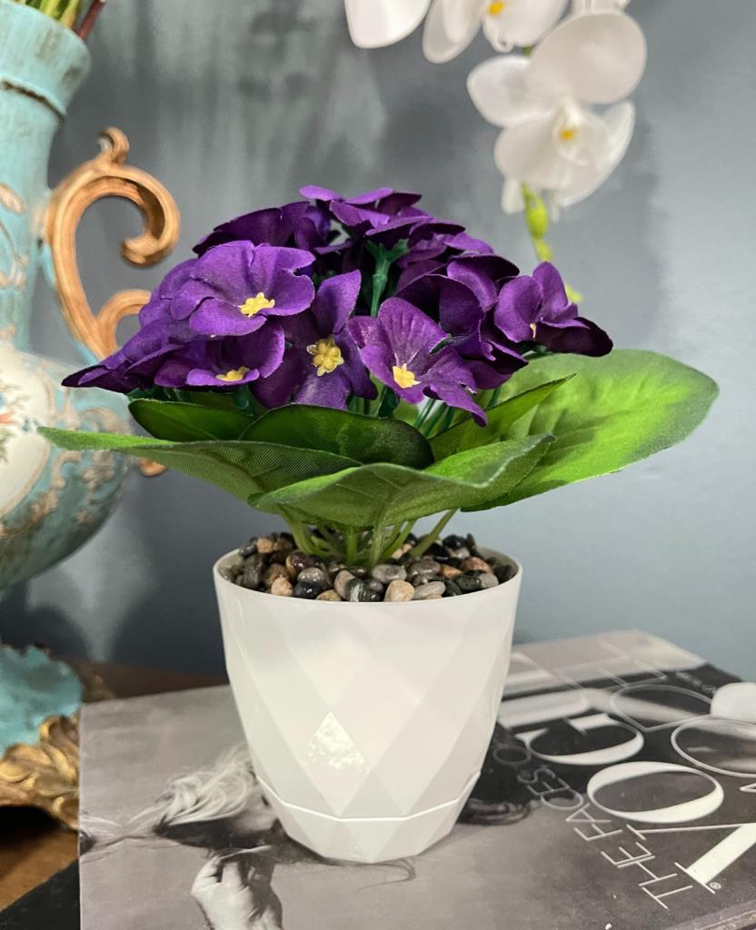 Yapay Çiçek Kadife Menekşe Gerçekçi Doku Beyaz Saksıda Çakıl Taşlı MOR