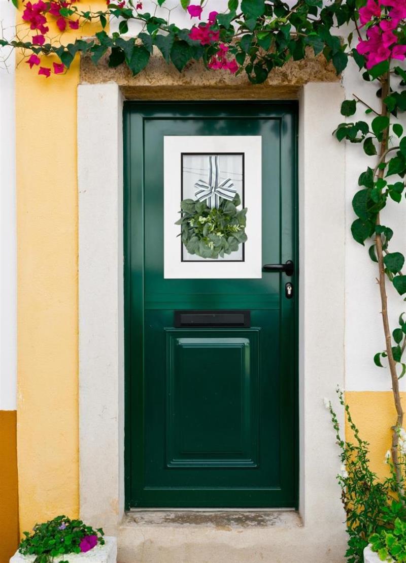 Yapay Çiçek Kapı Süsü Yeşil Okaliptus Aranjmanı 23cm Yılbaşı Kapı Çelengi