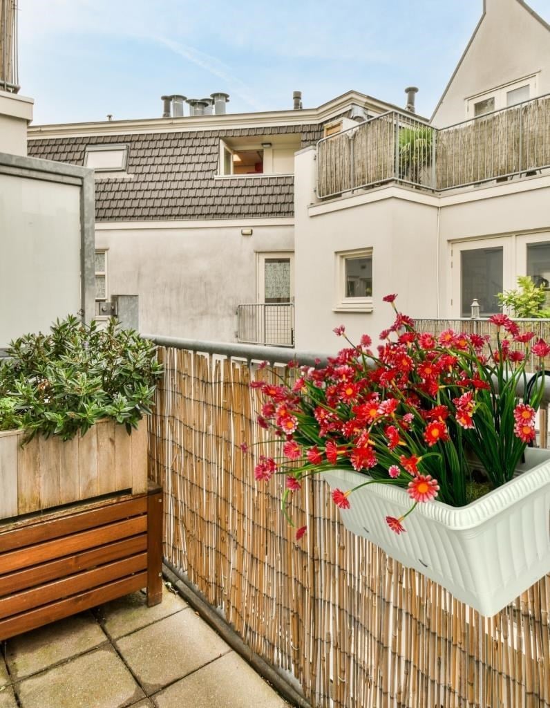 Yapay Çiçek Kırmızı Papatya Küpeşte Askılı Saksıda Balkon Çiçeği Çiçek Sepeti
