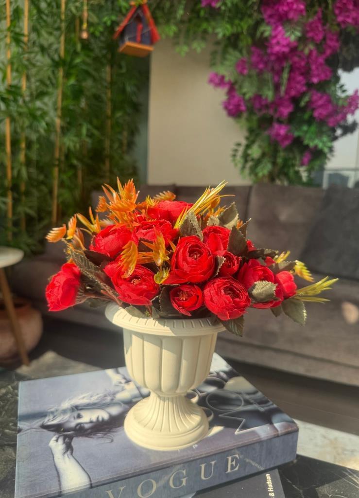 Yapay Çiçek Krem Antik Saksıda Kırmızı Erengül 23cm