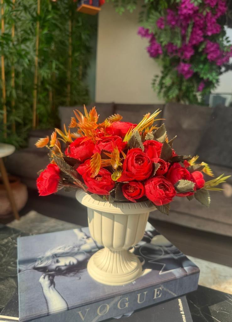 Yapay Çiçek Krem Antik Saksıda Kırmızı Erengül 23cm