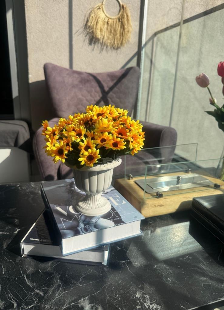 Yapay Çiçek Krem Antik Saksıda Sarı Papatya 23cm