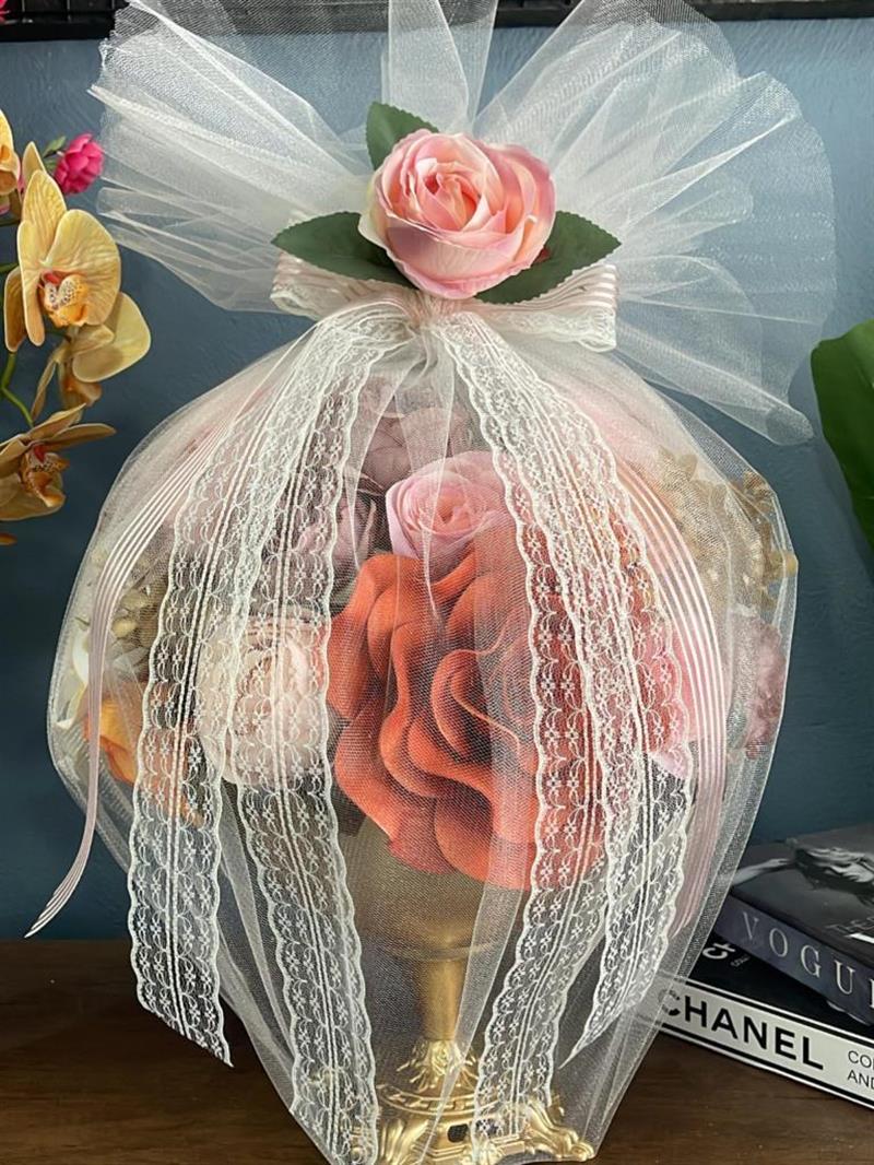 Yapay Çiçek Latex Aranjmanı Tüllü Kare Ayaklı Yuvarlak Metal Gold Vazolu Masa Üstü Çiçeği Arajman