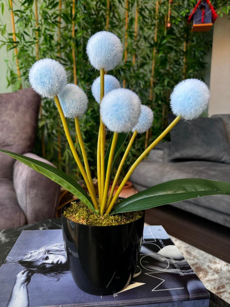 Yapay Çiçek Mavi Pompon Siyah Saksıda Dekoratif Yapay Çiçek 30*20cm