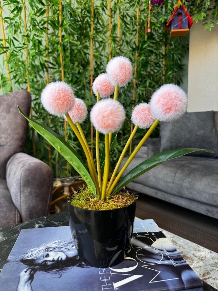Yapay Çiçek Şampanya Rengi Pompon Siyah Saksıda Dekoratif Yapay Çiçek 30*20cm