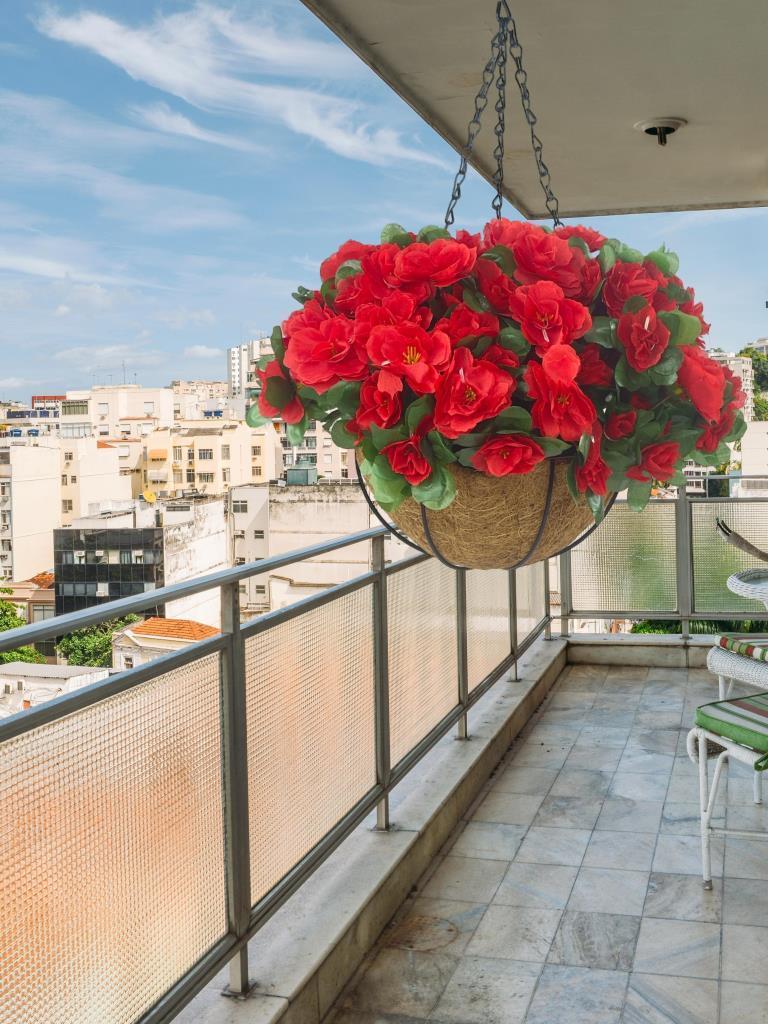 Yapay Çiçek Sarkaç Askılı Makreme Sepette Açelya Kırmızı Çiçek Sepeti