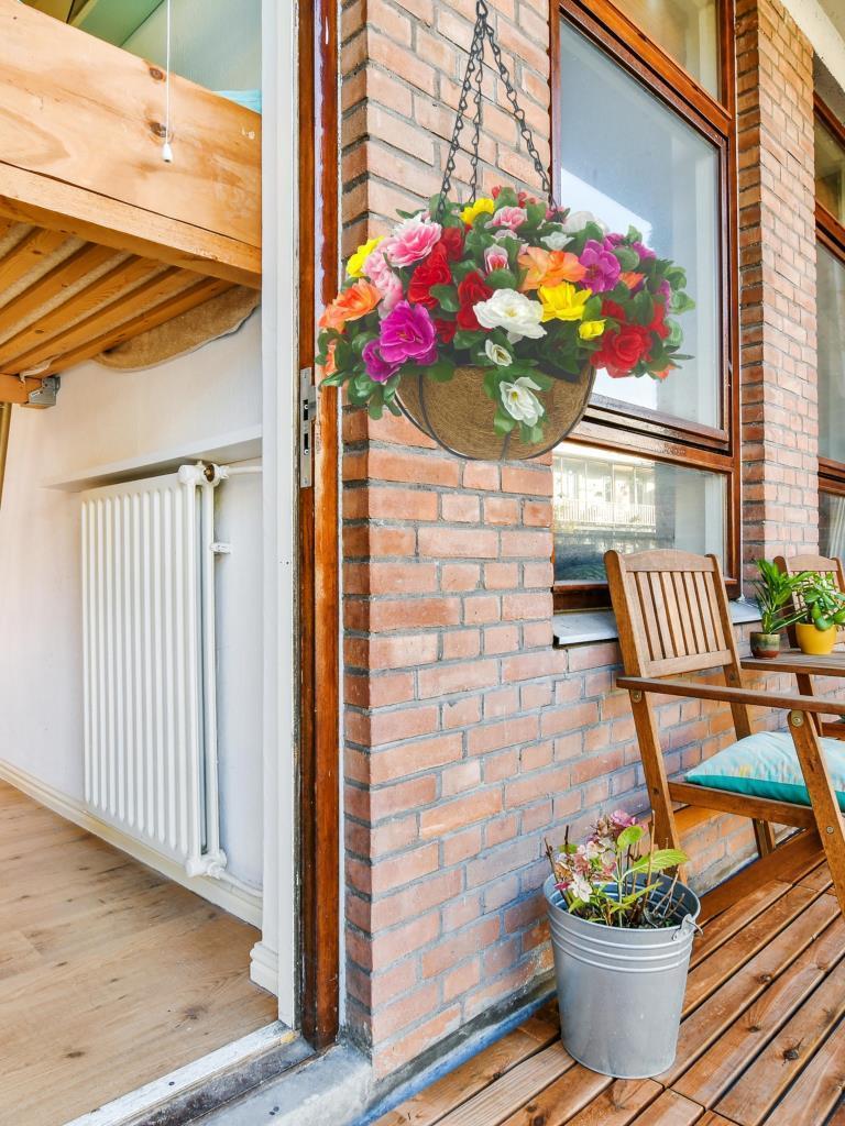 Yapay Çiçek Sarkaç Askılı Makreme Sepette Açelya Karışık Renkli Çiçek Sepeti