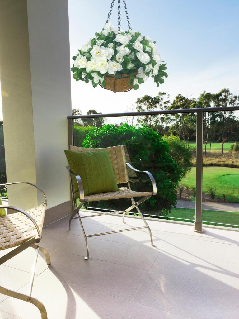 Yapay Çiçek Sarkaç Askılı Makreme Sepette Açelya Beyaz Çiçek Sepeti