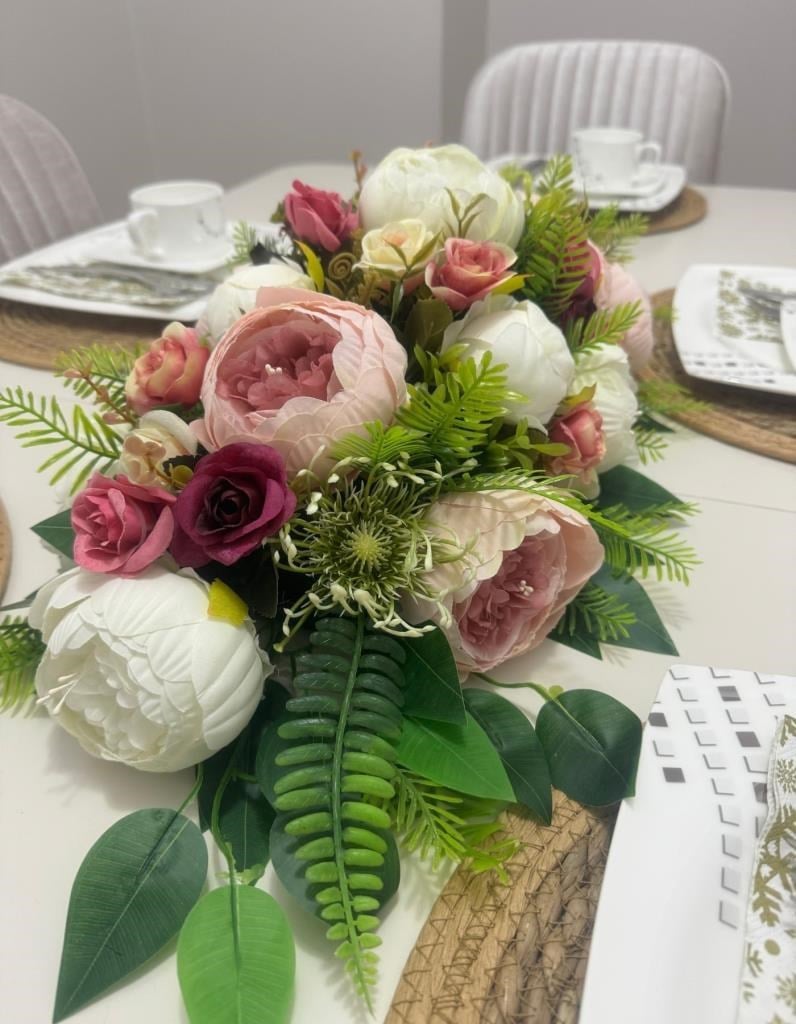 Yapay Çiçek Yemek Masası Çiçeği Pembe Şakayık ve Gül Yapay Masa Çiçeği