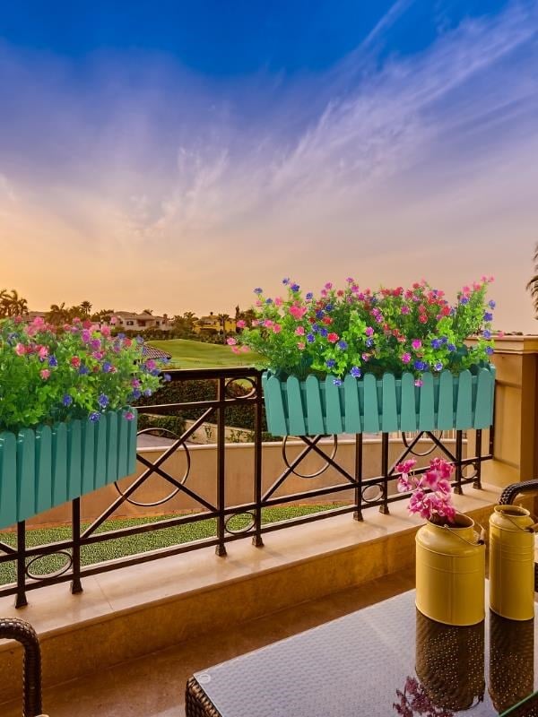 Yapay Çiçek Yeşil Çit Balkon Saksısı Renkli Mineli Şimşir Çiçekli 55*35cm