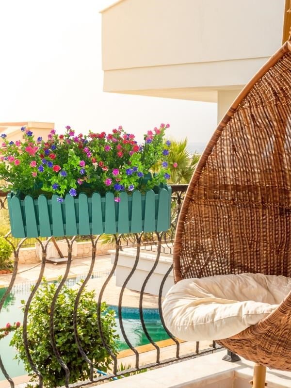 Yapay Çiçek Yeşil Çit Balkon Saksısı Renkli Mineli Şimşir Çiçekli 55*35cm