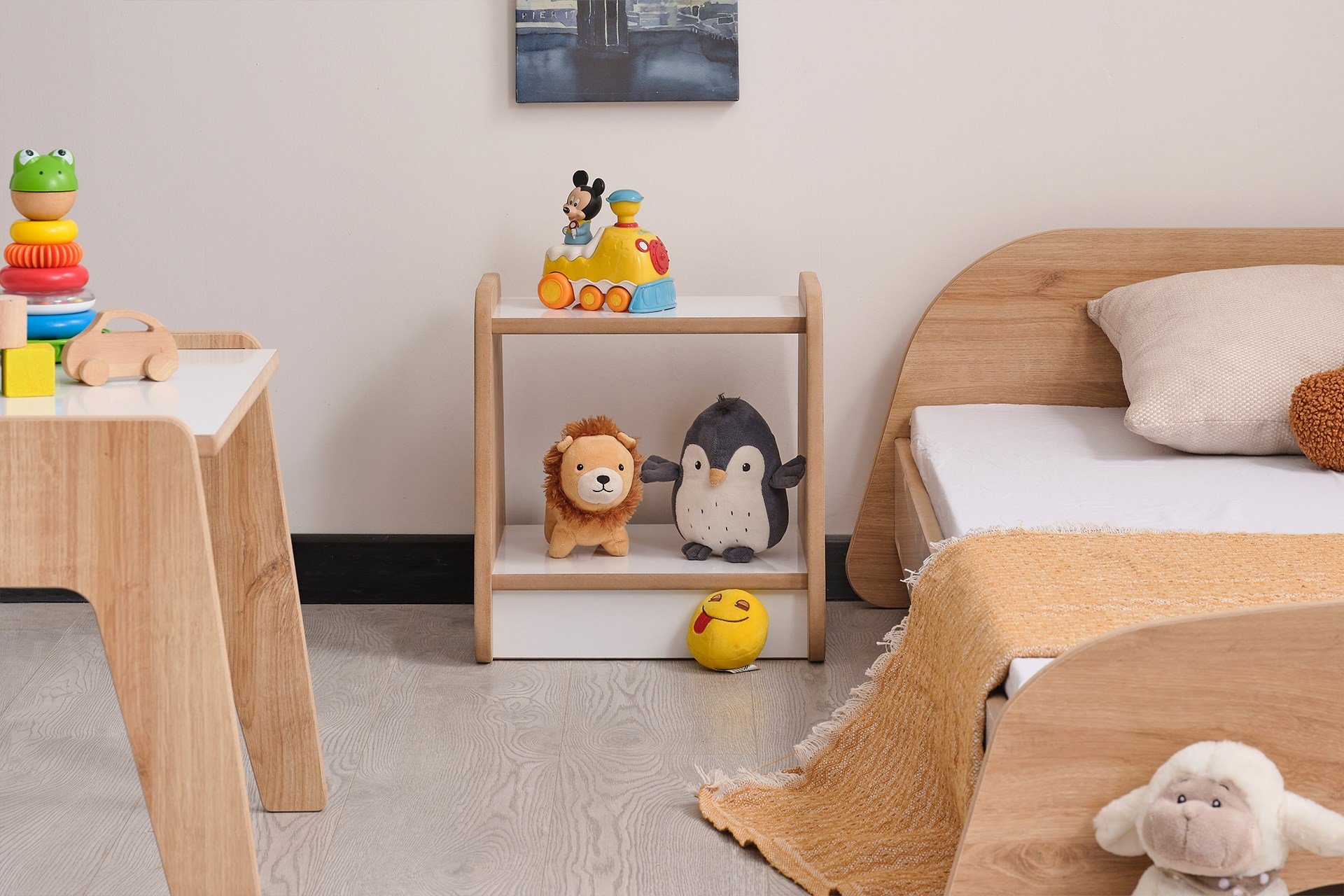 Luna İlk Odam, Beyaz