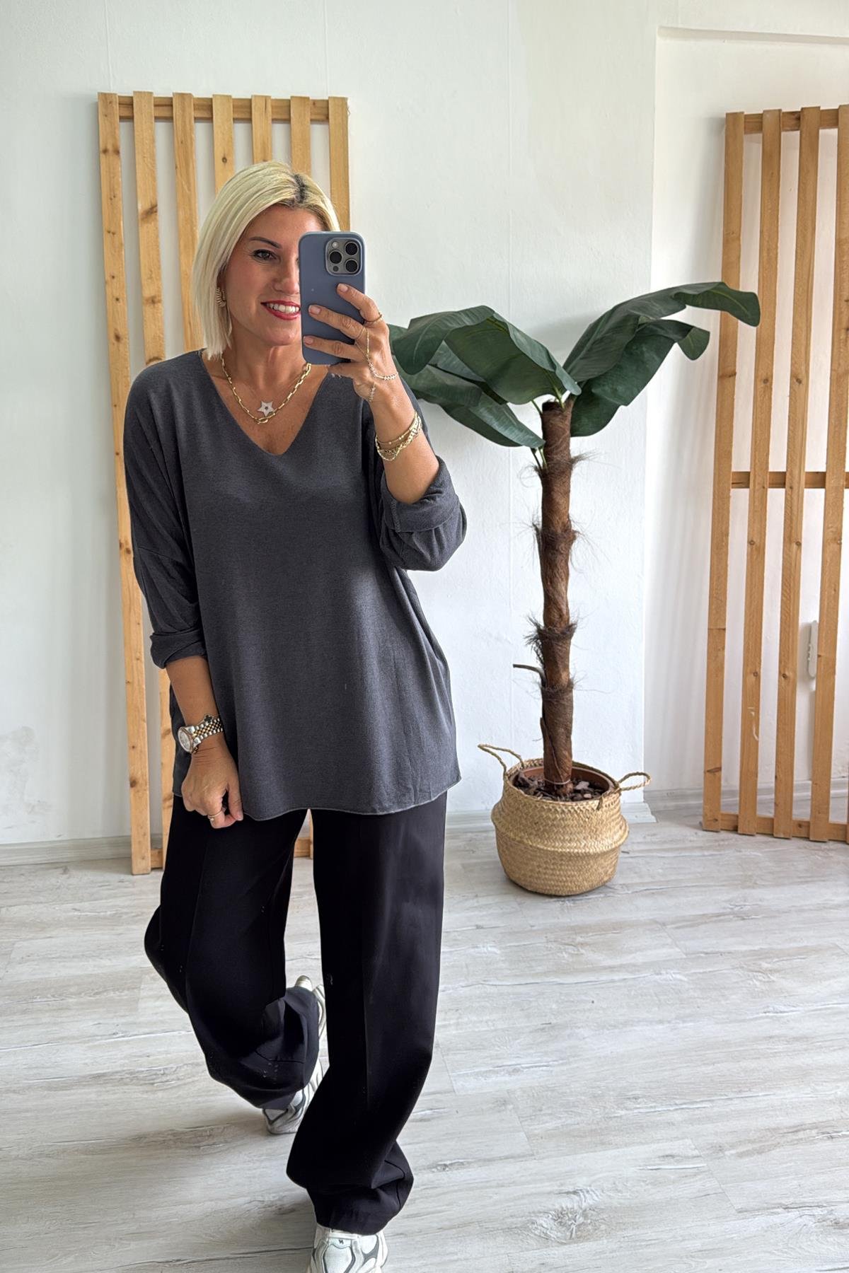 Antrasit V Yaka Pamuklu Düz İthal BluzUBL2412250-ANTRASIT-STD