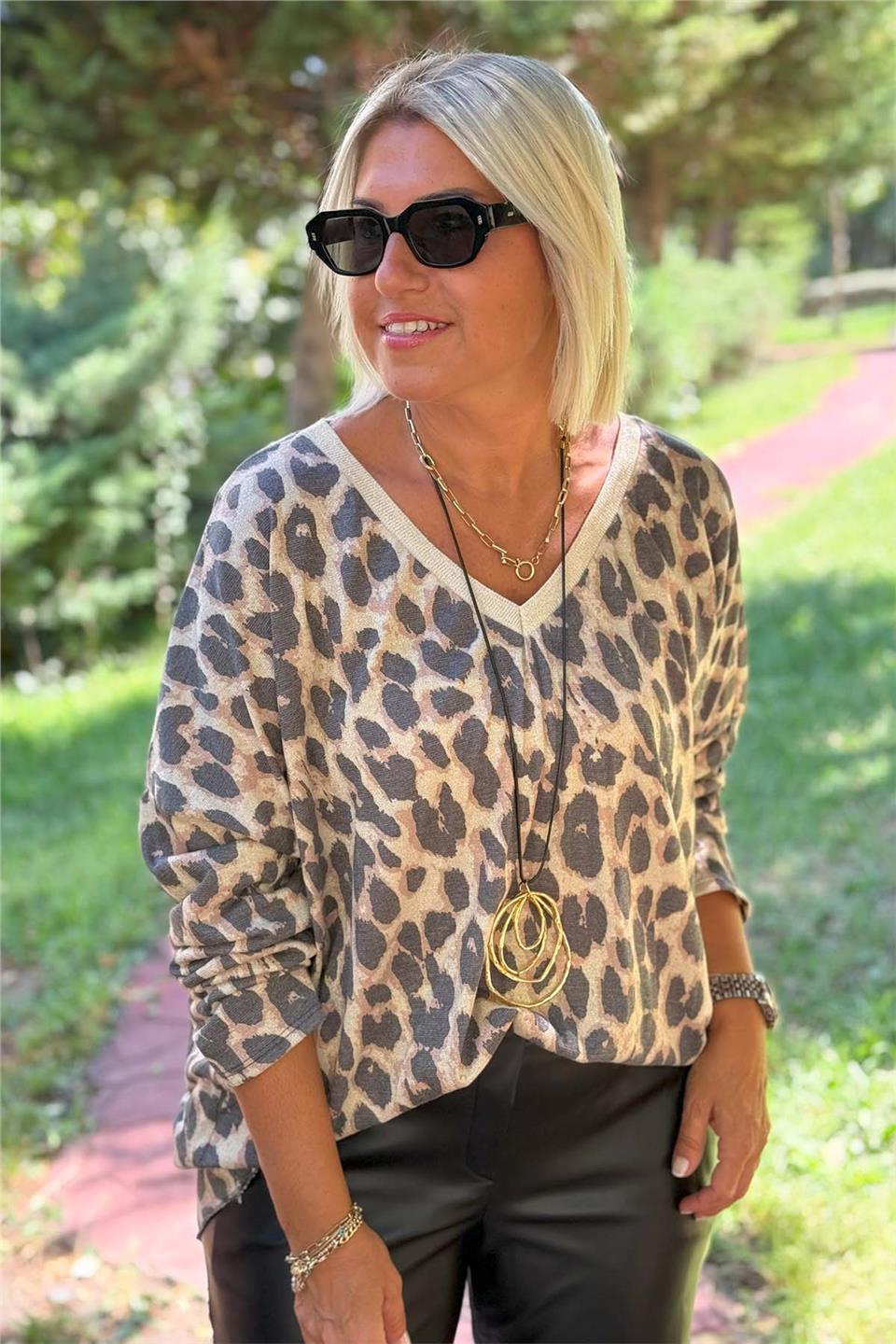 Bej V Yaka Simli İthal Leoparlı Tunik BluzUBL2412243-BEJ-STD