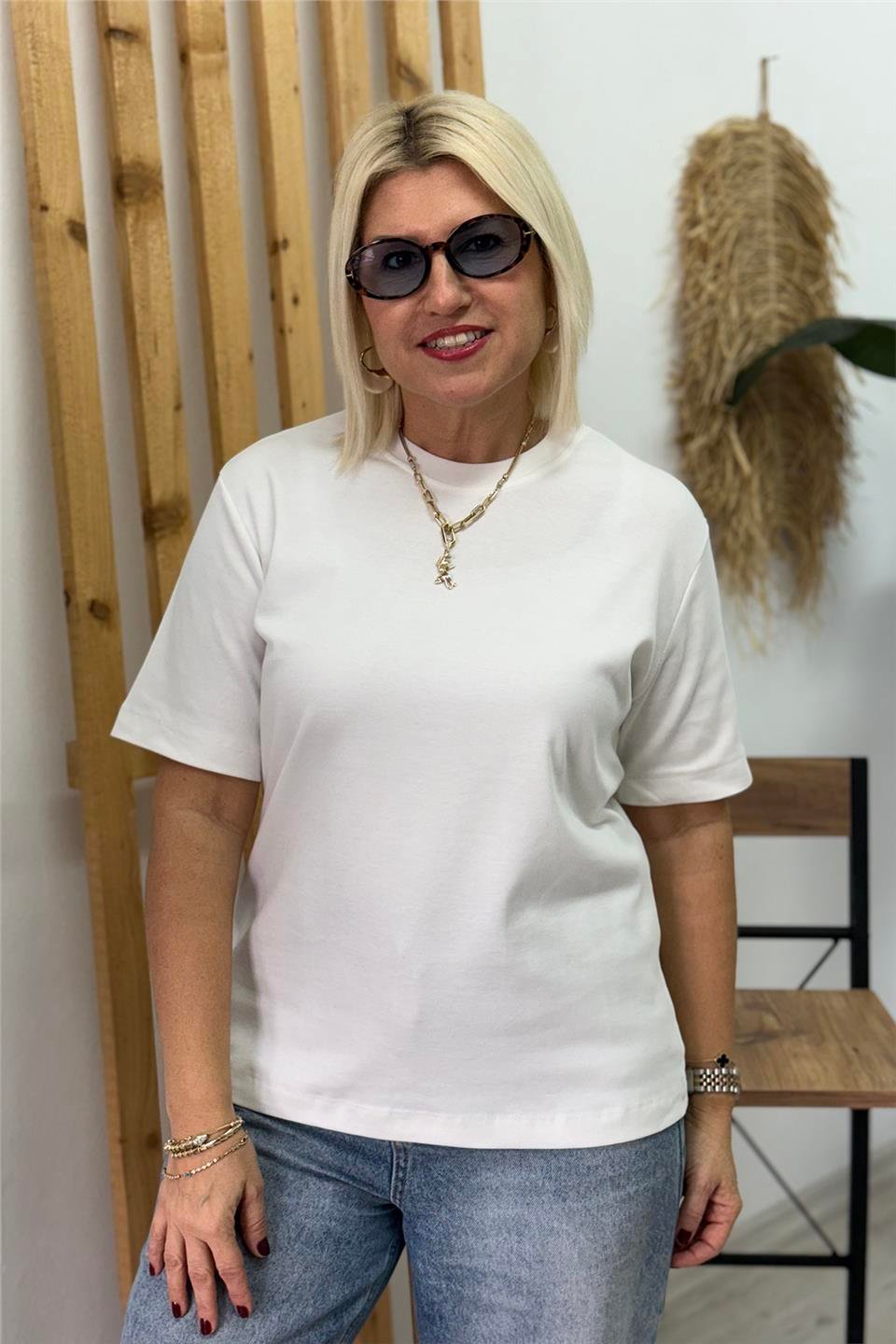 Beyaz Bisiklet Yaka Basic Kısa Kol TshirtTSH26001200-BEYAZ-S