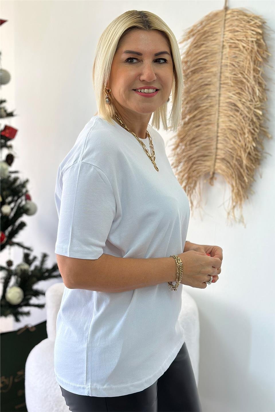 Beyaz Bisiklet Yaka Basic T-ShirtUTS241131-BEYAZ-S