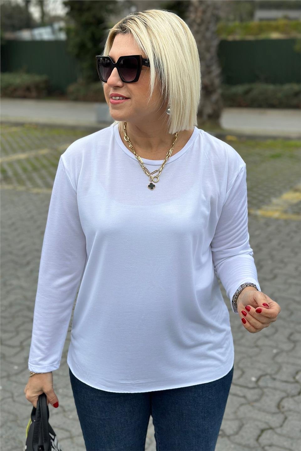 Beyaz Bisiklet Yaka Yandan Yırtmaçlı Basic T-ShirtUTS241133-BEYAZ-S