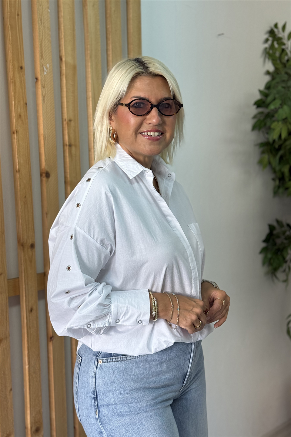 Beyaz Kolları Kuş Gözü Delikli Pamuk GömlekGM20260048-BEYAZ-S