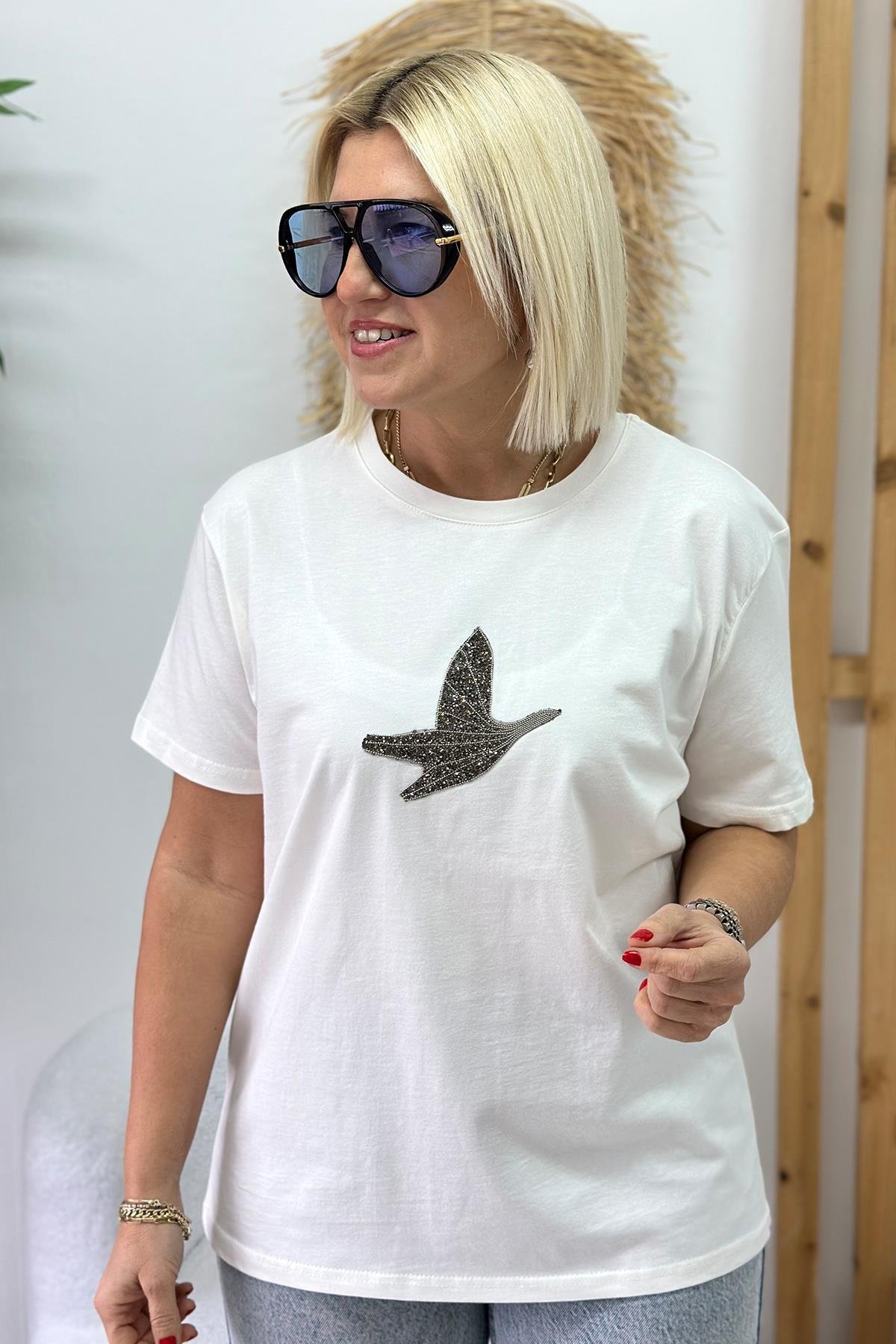 Beyaz Kuş İşlemeli Gümüş Taşlı TshirtUTS25002055-BEYAZ-S